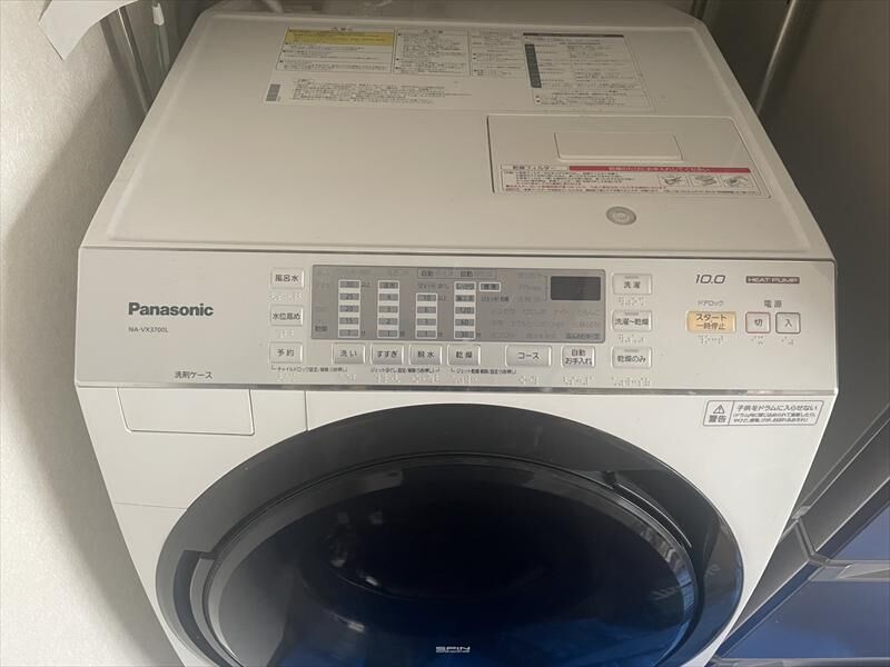 キッチンに設置したドラム式洗濯機が臭い！パナソニックNA-VX3700L分解掃除 | 墨田区での事例
