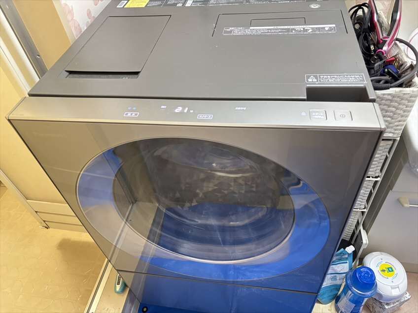 洗剤と柔軟剤の同時投入は危険⁈新宿区でのドラム式洗濯機(パナソニックNA-VG2400L)分解掃除事例
