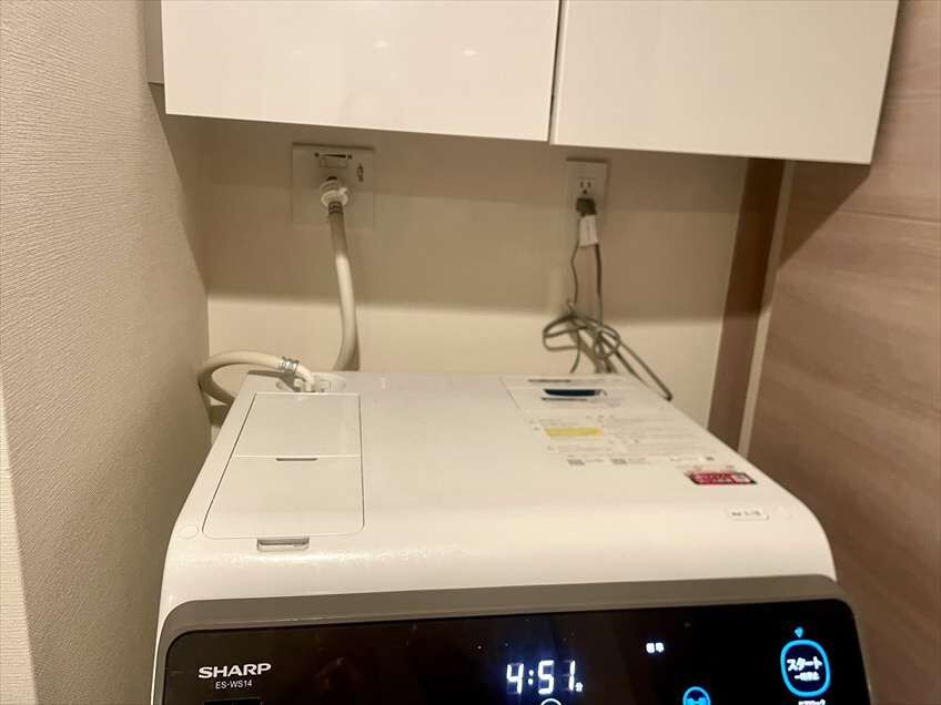白い服が黒くなる？千代田区でのドラム式洗濯機(シャープES-WS14)分解掃除事例