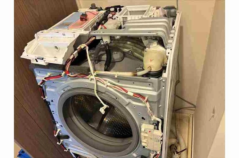    日立の乾燥フィルターは目詰まりしやすい？千代田区でのドラム式洗濯機BD-SX110Fの分解掃除事例   