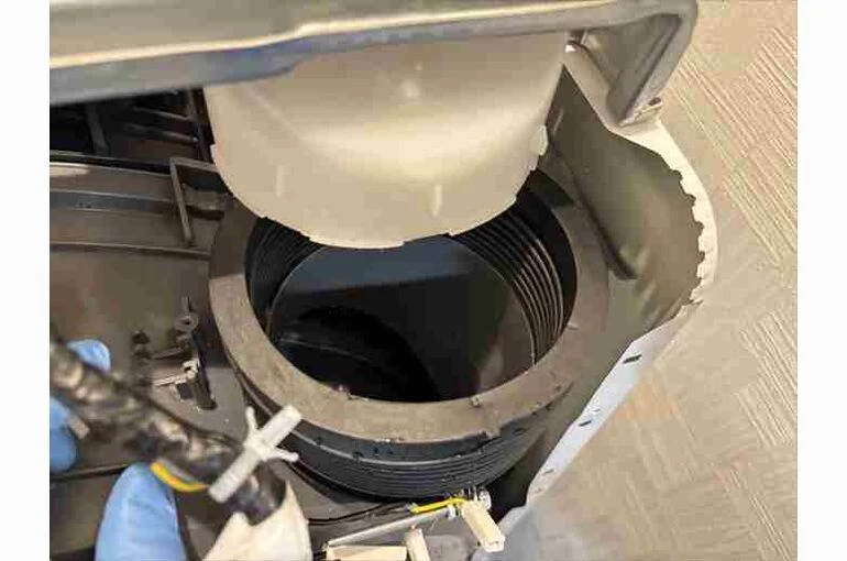    【東芝TW-127XH4】購入半年で異臭が… | 大田区でのドラム式洗濯機分解掃除事例   