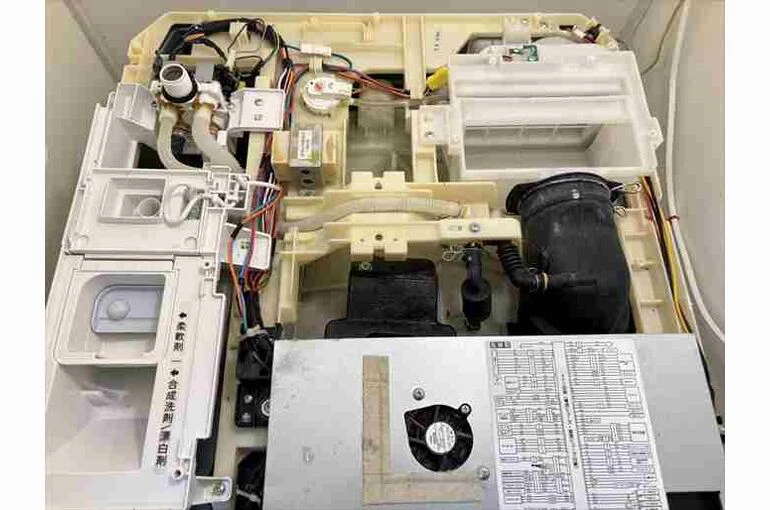    乾燥ダクト掃除はプロにお任せ！シャープ製ドラム式洗濯機分解クリーニング【練馬区】   