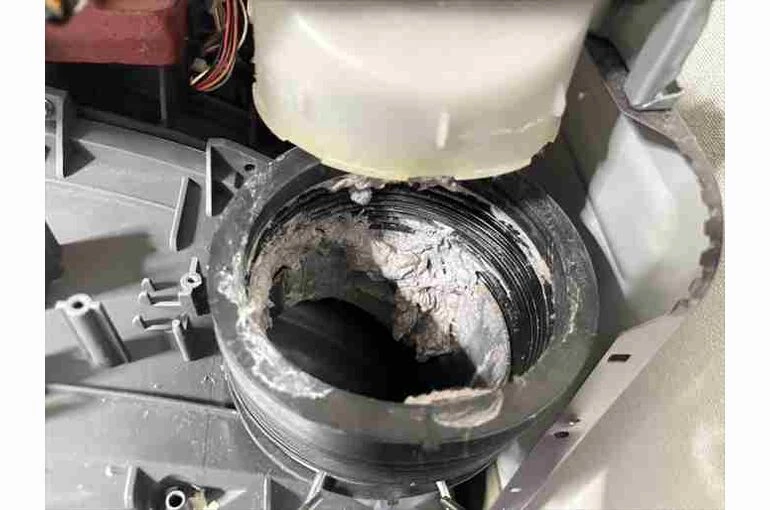    【歯ブラシ落下・回収事例】江戸川区での東芝製ドラム式洗濯機(TW-127XP1)分解掃除   