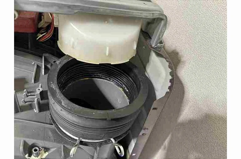    【歯ブラシ落下・回収事例】江戸川区での東芝製ドラム式洗濯機(TW-127XP1)分解掃除   