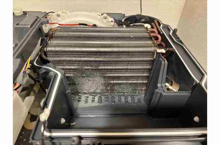    アルミフィン掃除はプロにお任せ | パナソニック製ドラム式洗濯機分解掃除事例【葛飾区】   